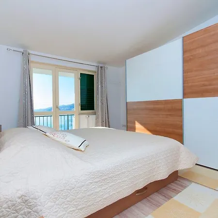 Apartment Lelas Omis Exterior photo