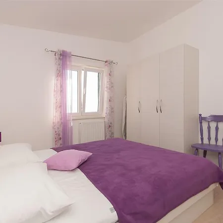 Apartment Lelas Omis Exterior photo