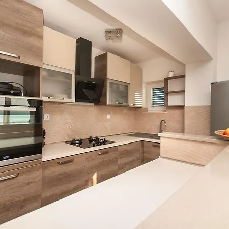 Apartment Lelas Omis Exterior photo