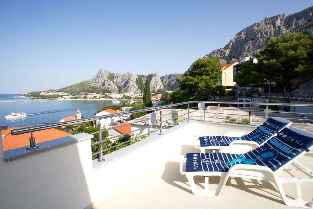 Apartment Lelas Omis